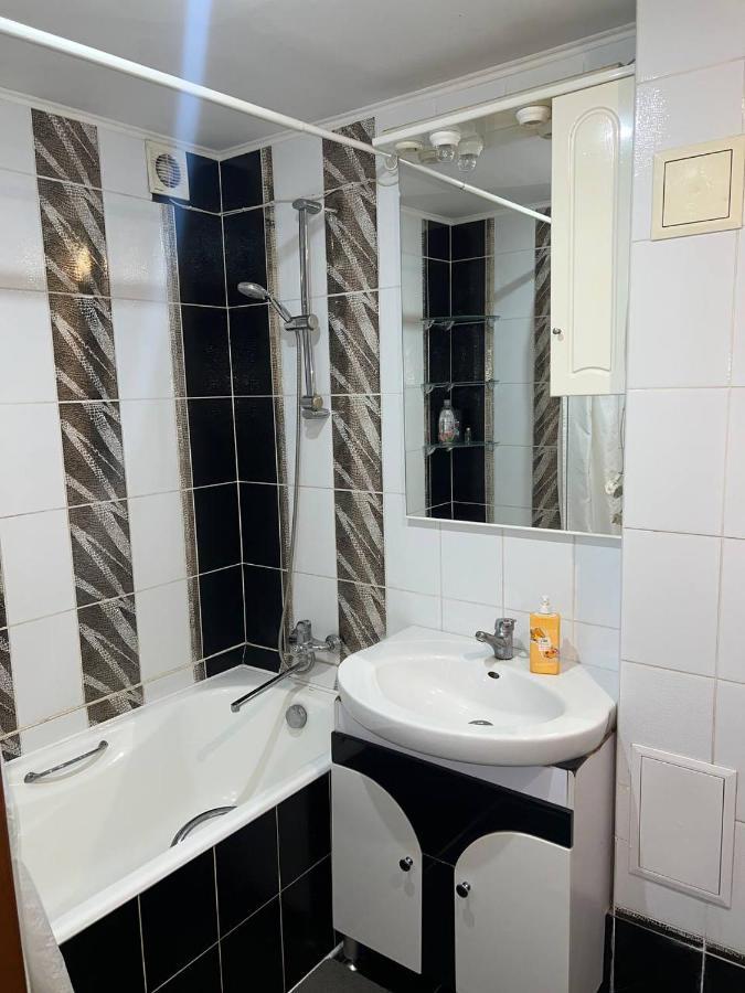 двокімнатна на архипенко Apartment Kyiv