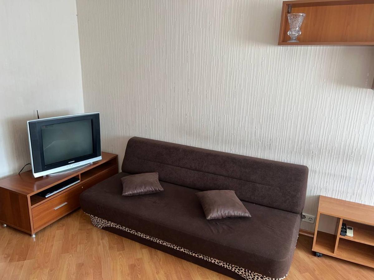 двокімнатна на архипенко Apartment